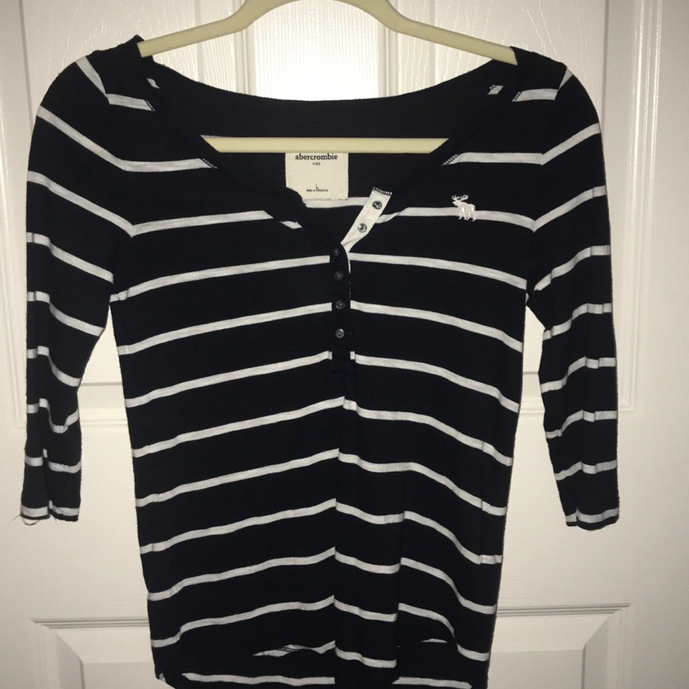 Abercrombie and Fitch top kids. L